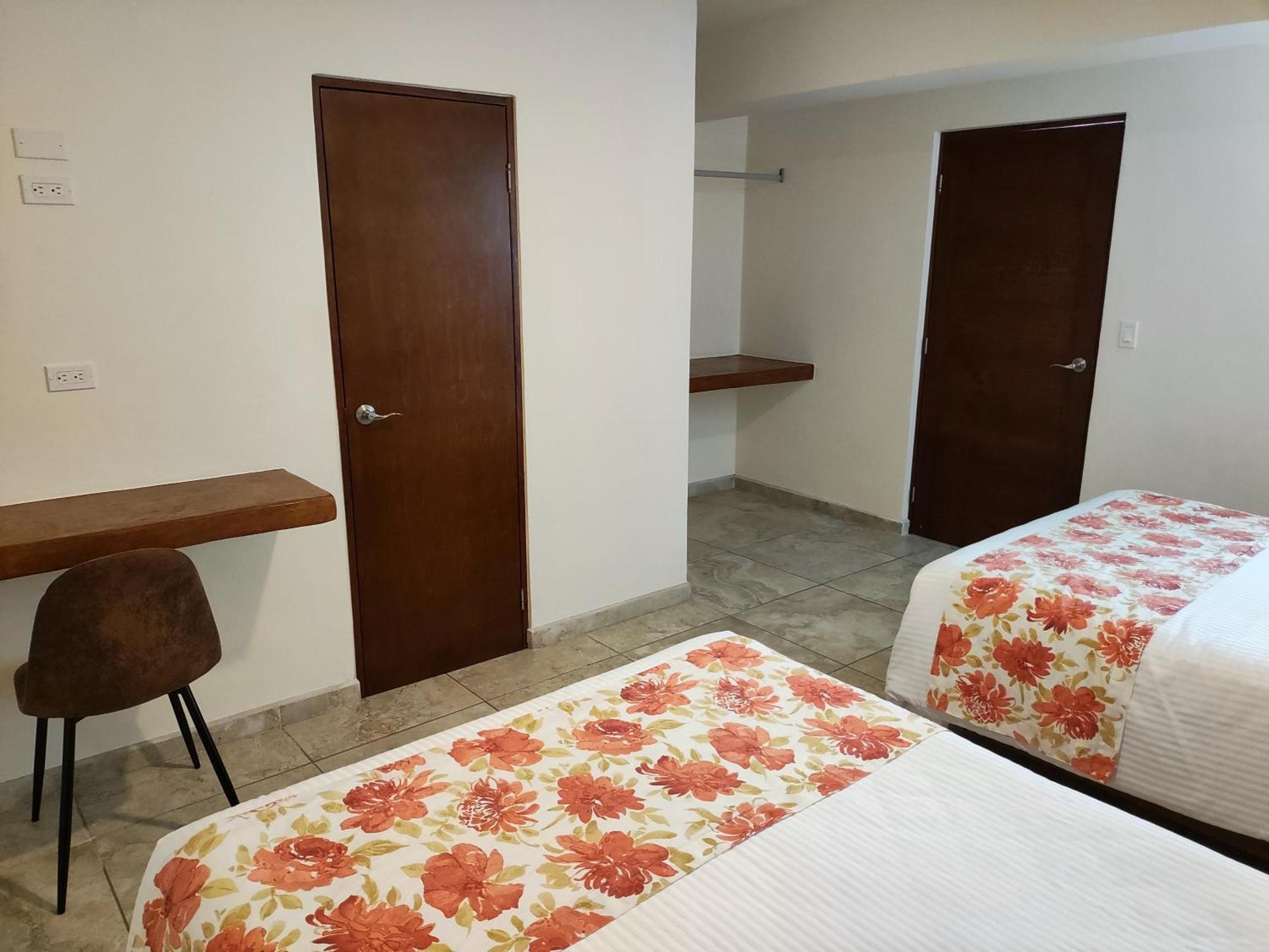 Hotel Lorimar لاباز المظهر الخارجي الصورة