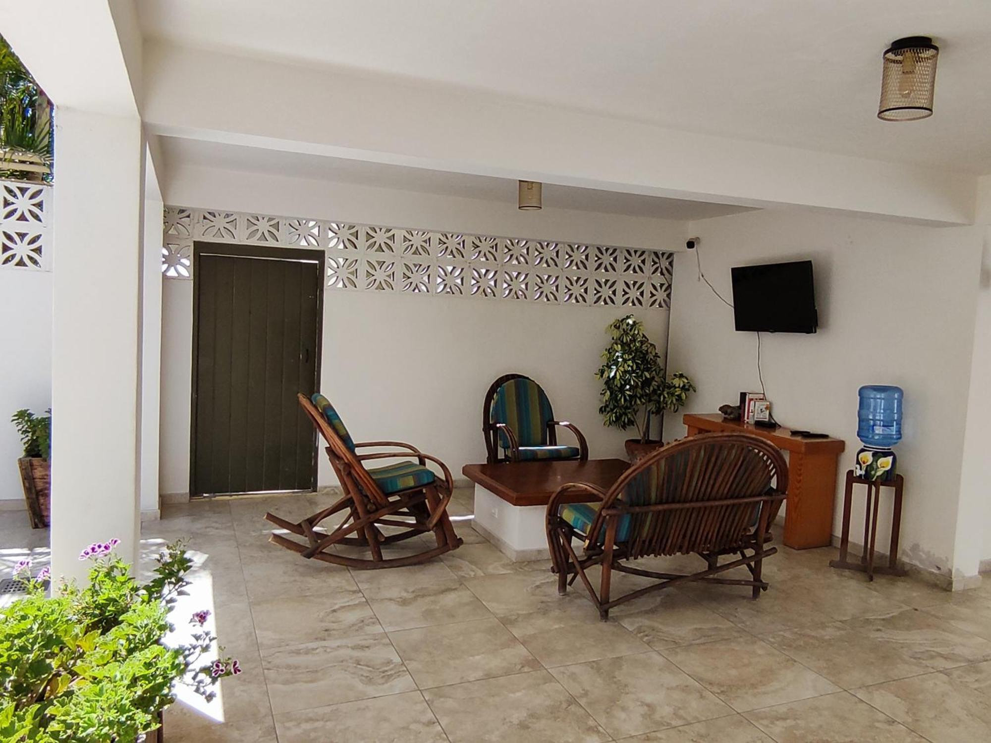 Hotel Lorimar لاباز المظهر الخارجي الصورة