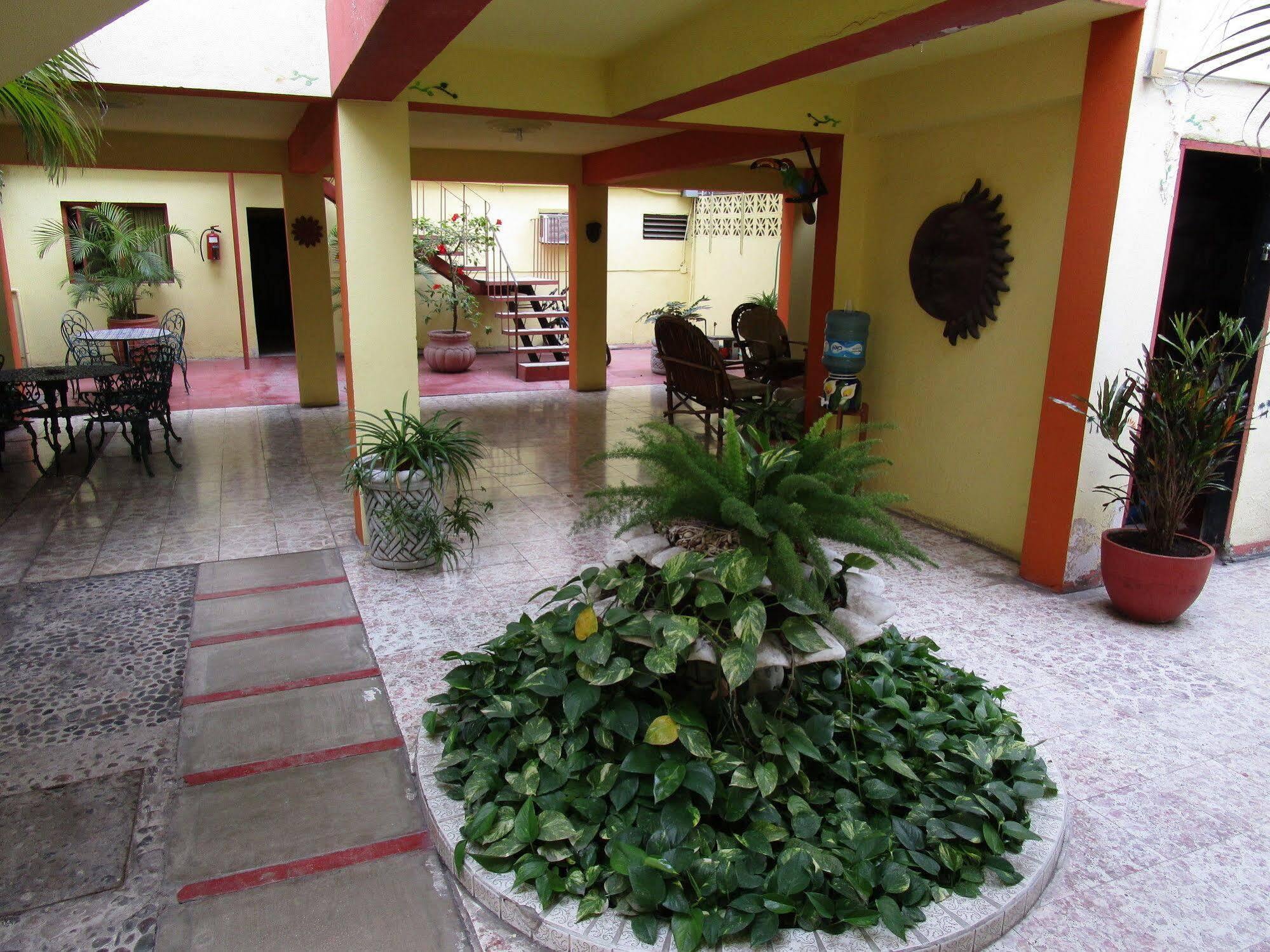 Hotel Lorimar لاباز المظهر الخارجي الصورة